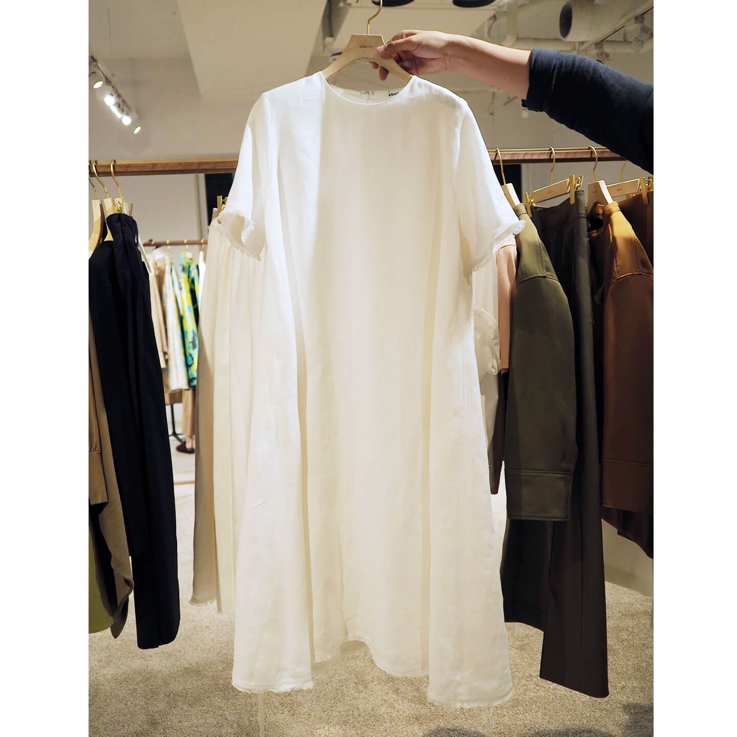 リネンワンピース¥52,000(税抜)