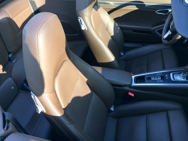 写真2枚とも911ターボ カブリオレ