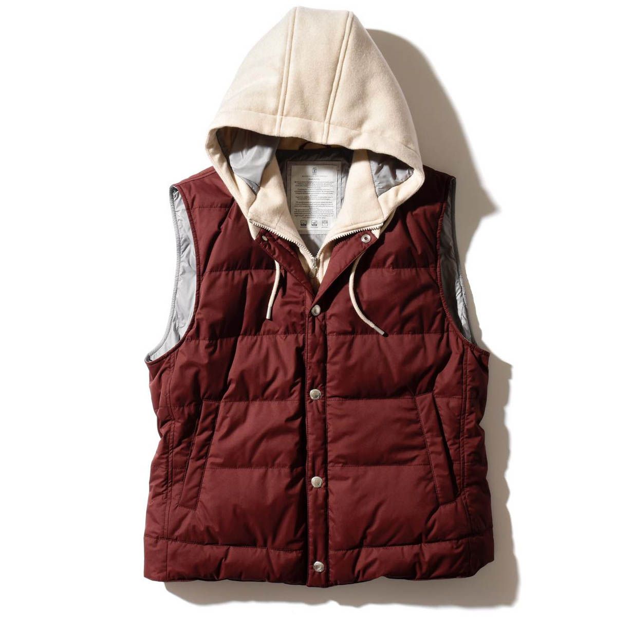 ダウンベスト¥398,000(ブルネロ クチネリ ジャパン)