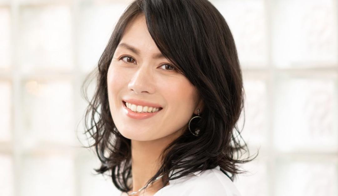 毛先が豊かな巻き髪で 面長顔が 幸福感たっぷり な菱形シルエットに変貌 Precious Jp プレシャス 毛先が豊かな巻き髪で 面長顔が 幸福感たっぷり な菱形シルエットに変貌 Precious Jp プレシャス