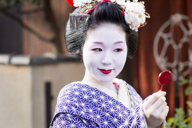 お稽古やお座敷がみっちり。舞妓は修業の身です | Precious.jp