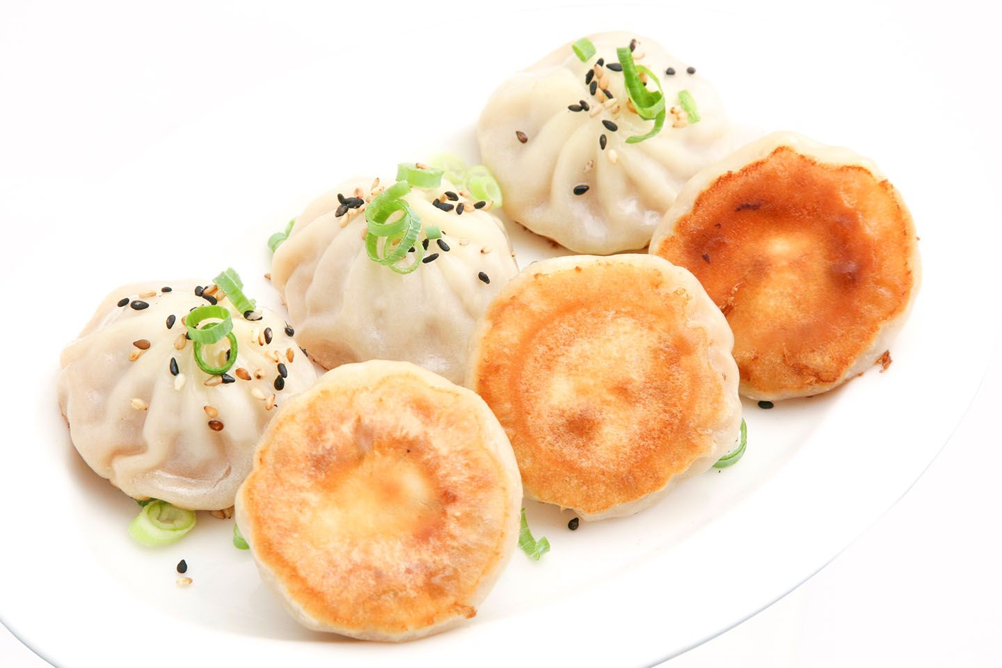「焼き小籠包」6個入り¥735(税込)※2019年10月1日(火)より価格変更の可能性があります