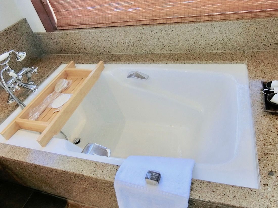 バスタブに浸かれば、その日の疲れもとれる