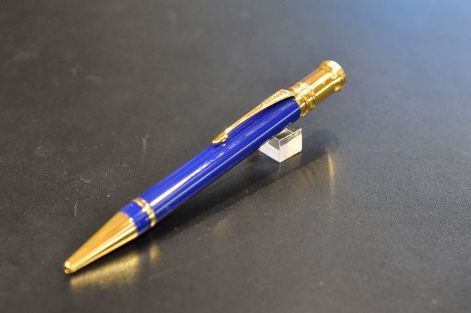パーカー「デュオフォールド ラピスラズリ」¥54,000