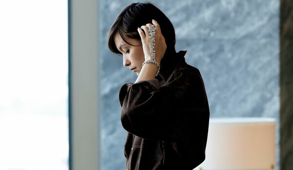 スタイリスト・高橋リタさん流【デニムの格上着こなし術＆極意】シルバーラメ煌めく「ブルネロ クチネリ」デニムセットアップに魅了…