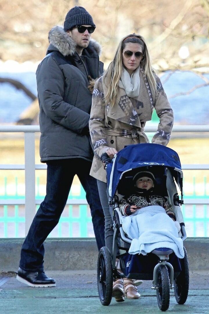 トム・ブレイディとのあいだに授かった第一子、ベンジャミンと。