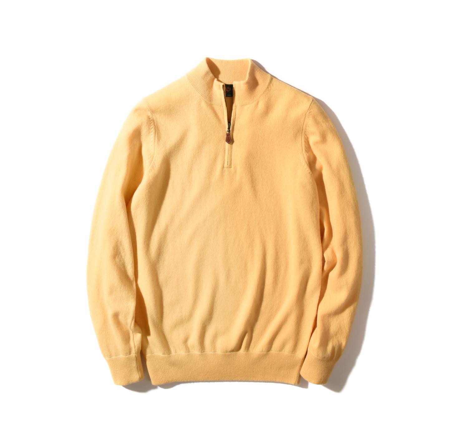 ニット¥23,000(シップス 銀座店〈アラン ペイン〉)