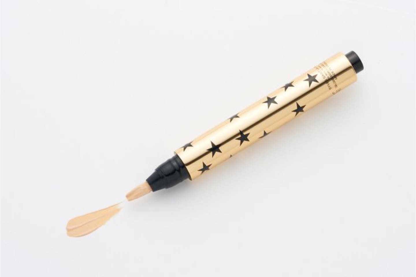使用したのはイヴ・サンローラン・ボーテ ラディアント タッチ スターエディションNo2(限定品) ¥5,200