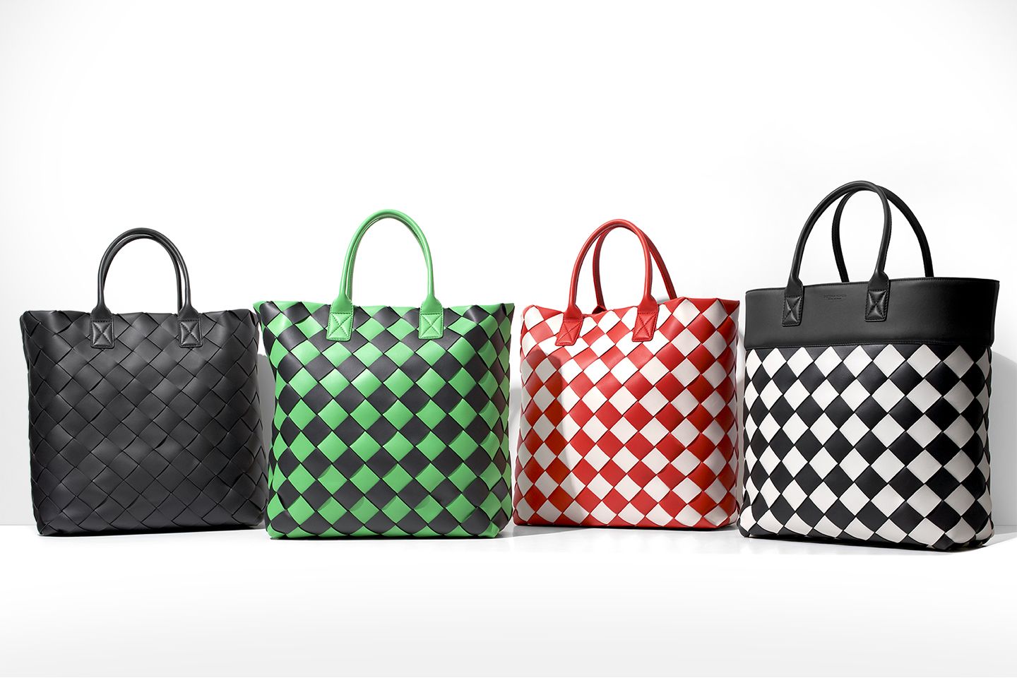 BOTTEGA VENETA(ボッテガ・ヴェネタ)の新作「マキシ カバ」