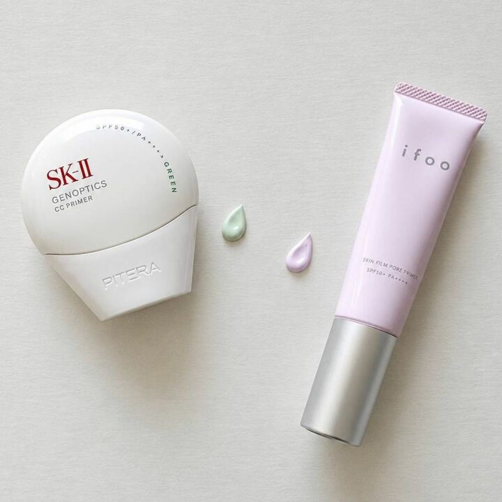 左／SK-II ジェノプティクス CC プライマー ミントグリーン SPF50+・PA++++ ￥9,900（編集部調べ）　右／ifoo スキンフィルムポアべース 03 SPF50+・PA++++ UV耐水性★★ ￥2,750