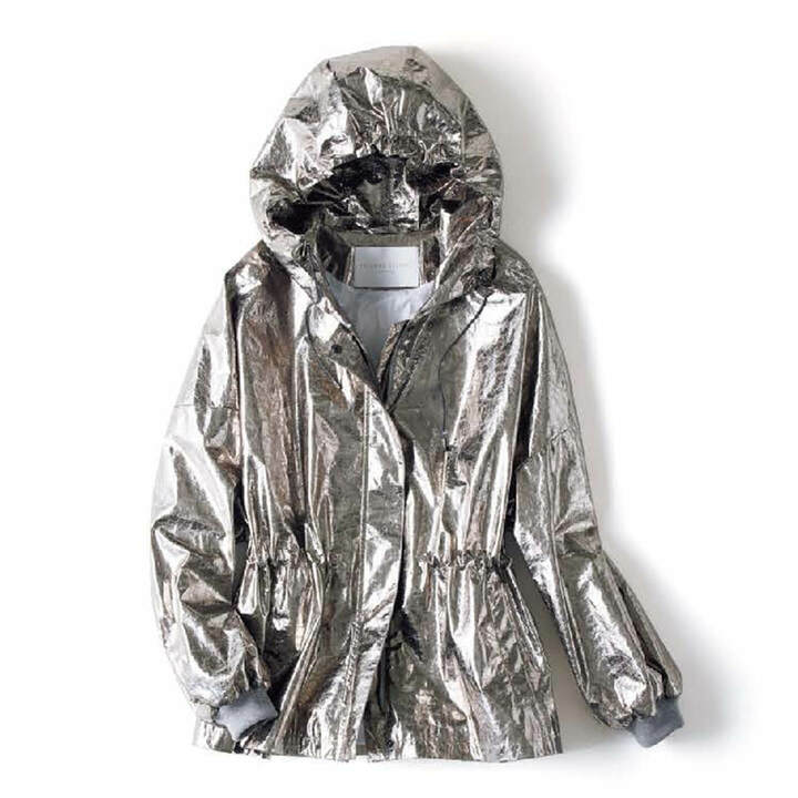 前立てはスナップボタンとダブルジップを配したスポーツ仕様に。￥207,000（アオイ〈ファビアナフィリッピ〉）[Precious2019年3月号221ページ] 　