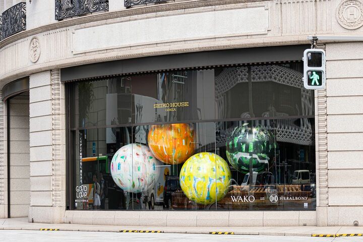 銀座・和光本店にて開催中の「ヘラルボニー」との特別企画展『Wako Sustainability Month GOOD LOOP 2026 くりかえす時間の先に、美をみる。感じること⇄⽣きること』の外観カット