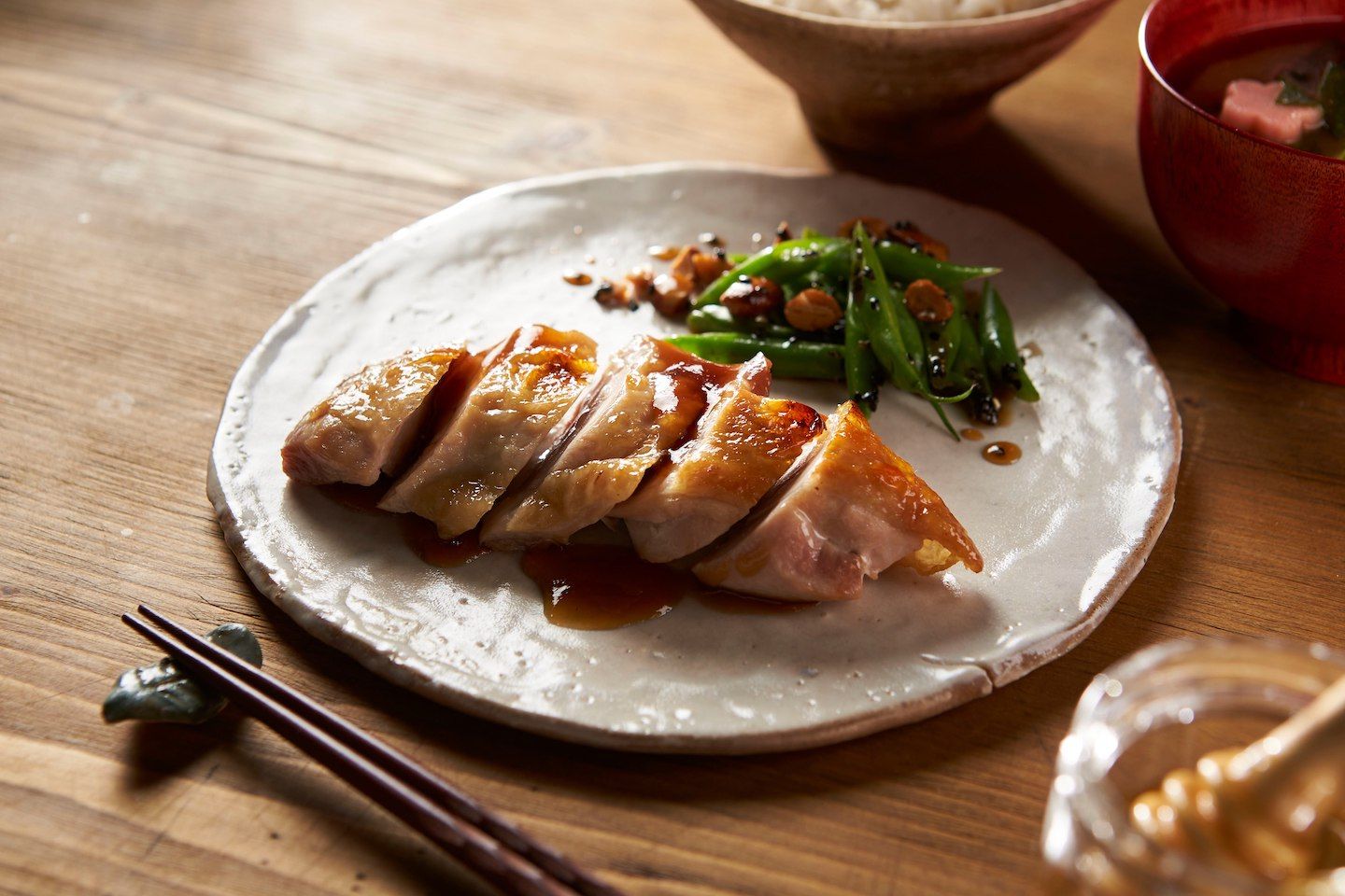 「パリパリ鶏肉のはちみつ照り焼き」と、「いんげんとくるみのはちみつ黒ごま和え」