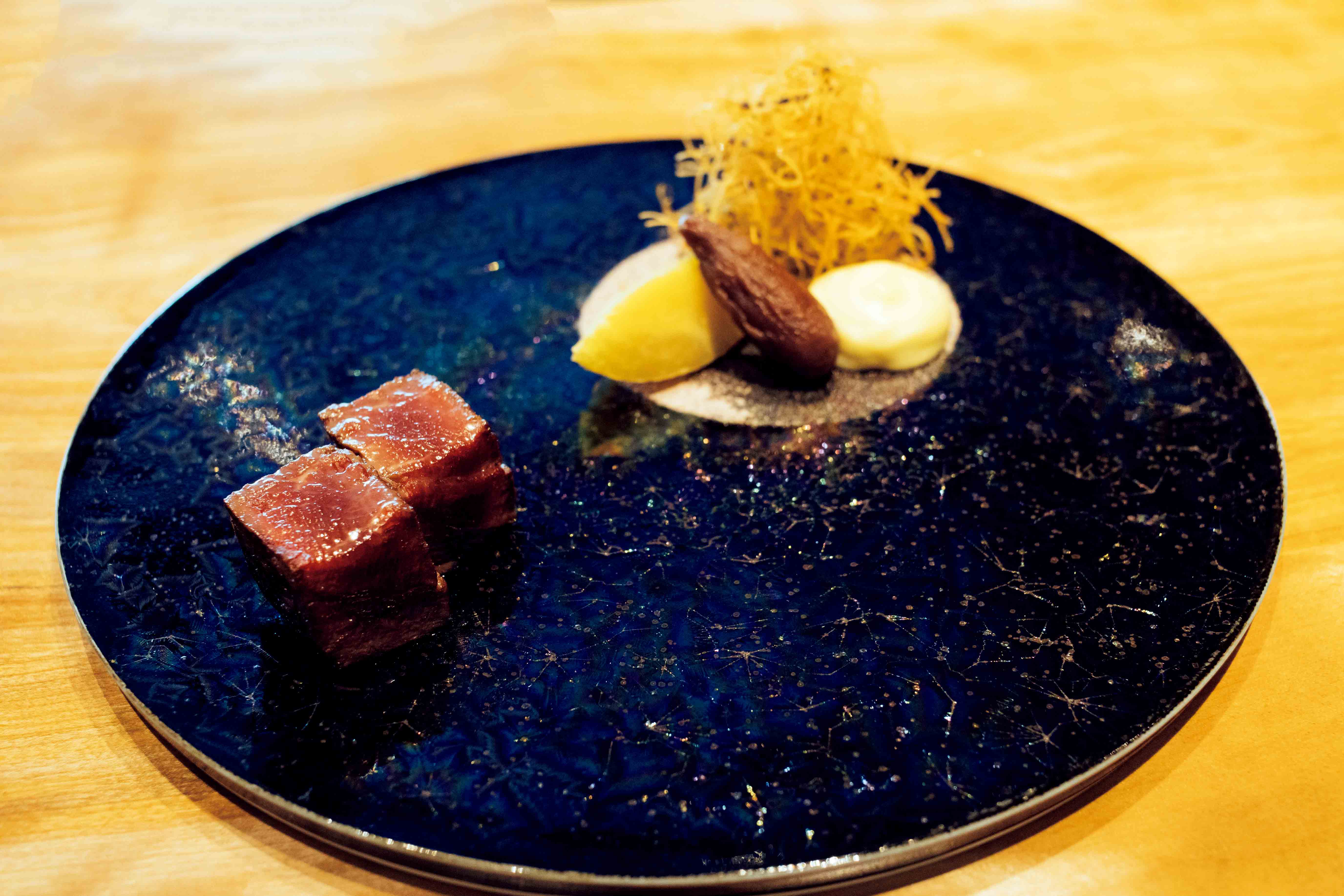「リッツ パリ」で腕をふるった浅野哲也氏が料理長を務める、ガストロノミー鉄板「都季ーTOKIー」。新感覚のフレンチガストロノミー鉄板は話題になること確実。