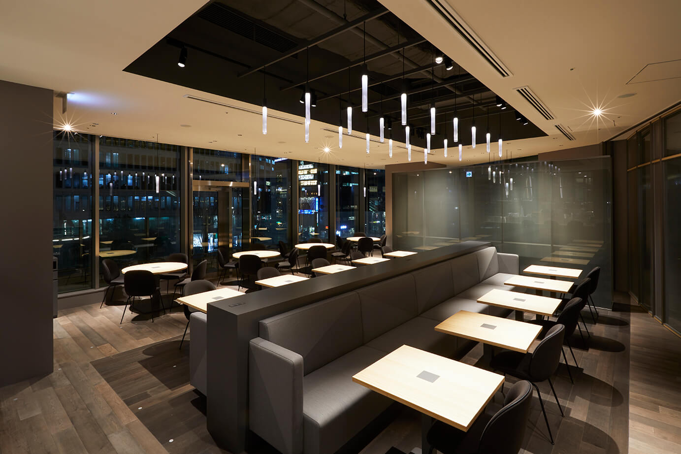 THREE THREE REVIVE KITCHEN(レストラン)内観