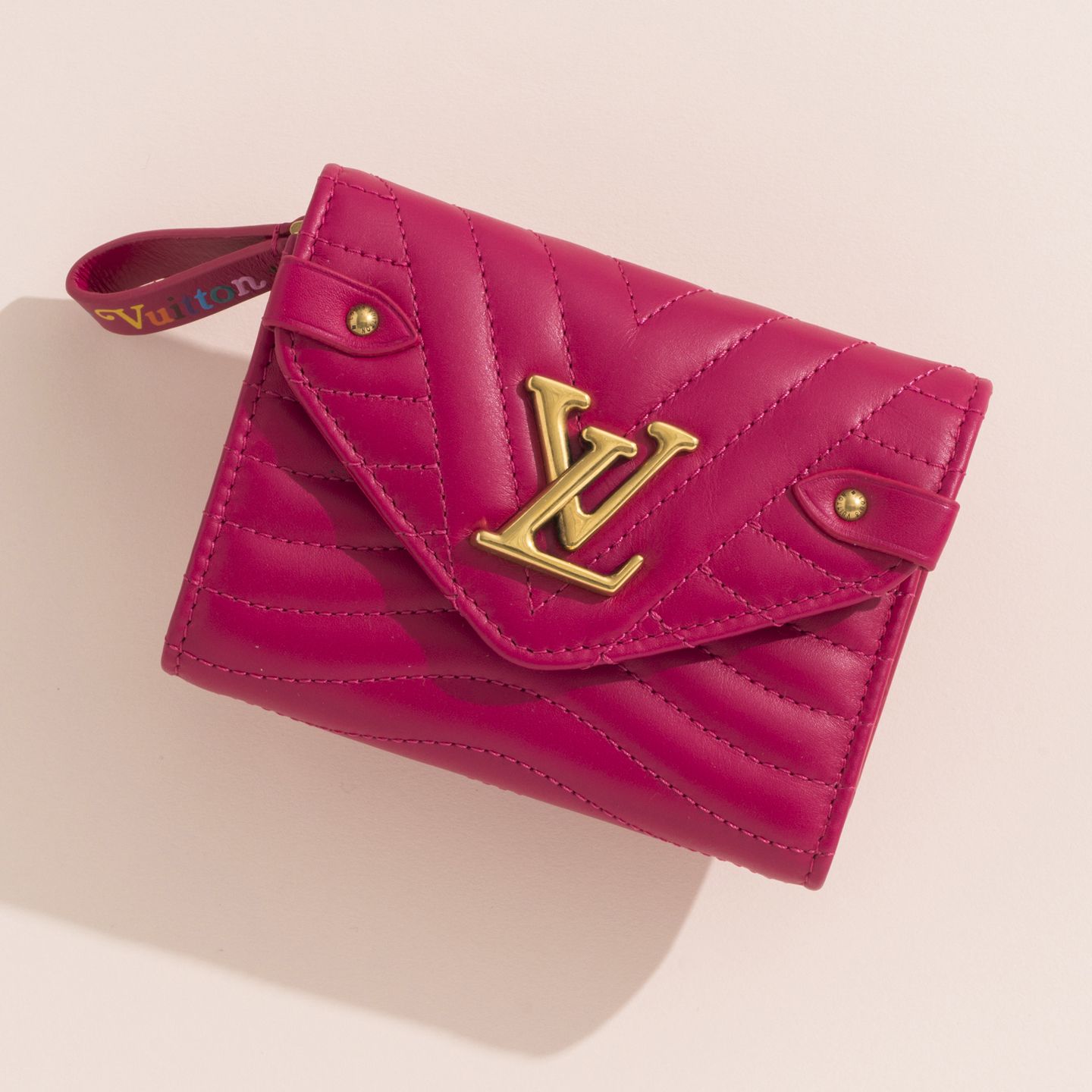 三つ折り財布「LOUIS VUITTON NEW WAVE COMPACT WALLET(ルイ・ヴィトン ニューウェーブ コンパクト・ウォレット)」【縦9.5×横12×マチ1.5cm】¥87,000(税抜)