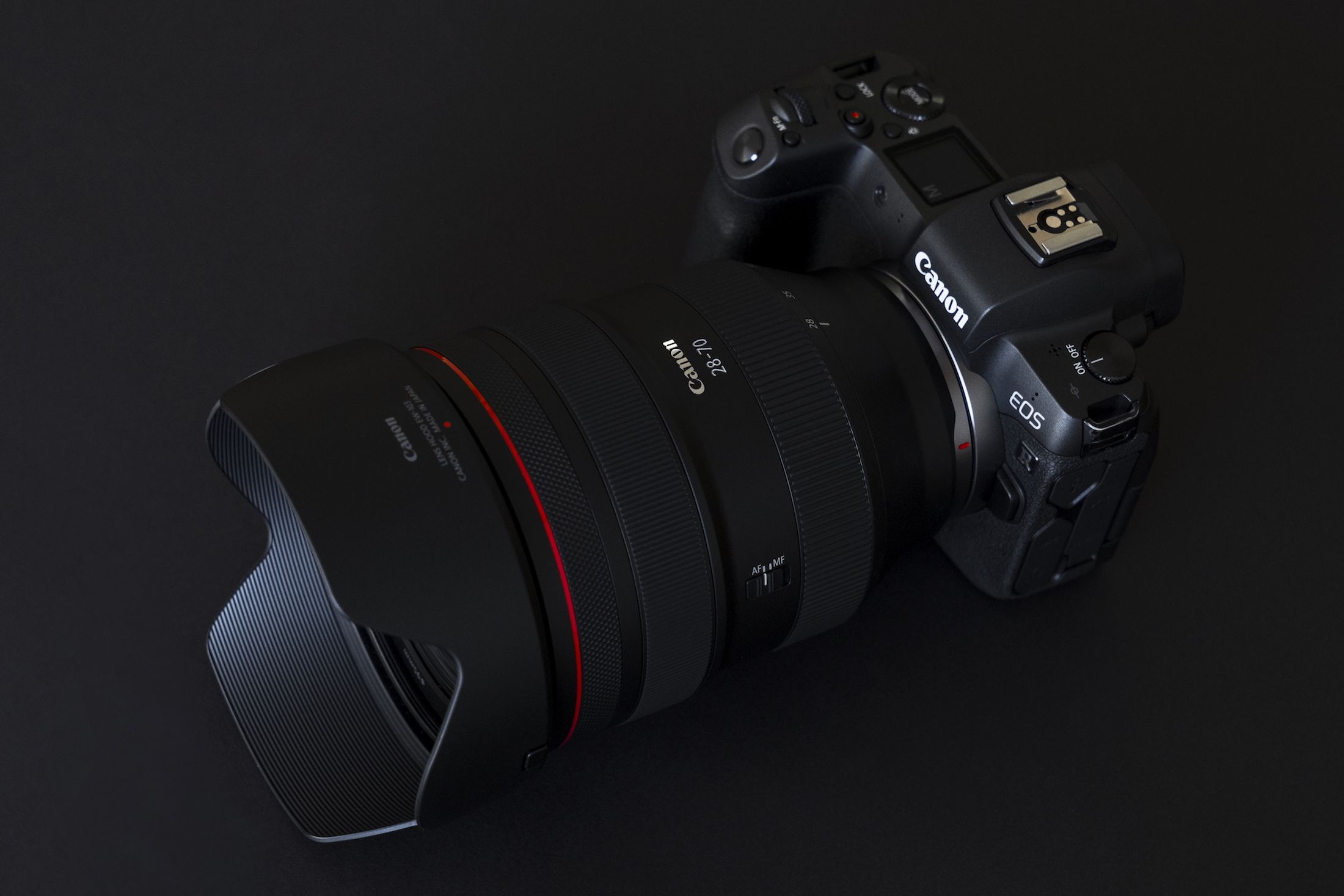 RF28mm-70mm F2 L USMを装着した時の迫力と存在感は抜群