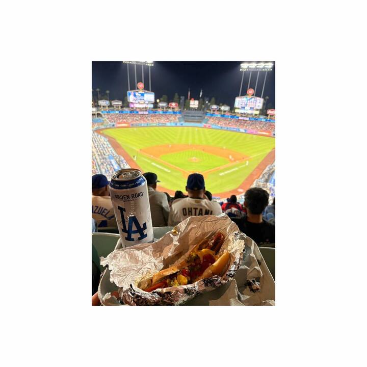 ドジャースタジアムで食べるドジャードッグ