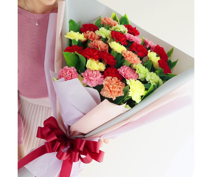 「カラフルなカーネーションの花束」(値段:¥10,500)