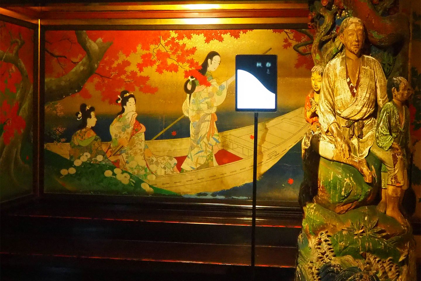 タブレットは部屋ごとに数台設置されています。