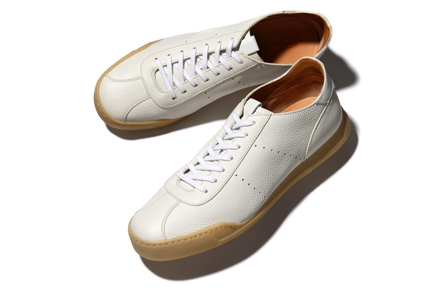 スニーカー¥75,000(リエート〈サントーニ〉)