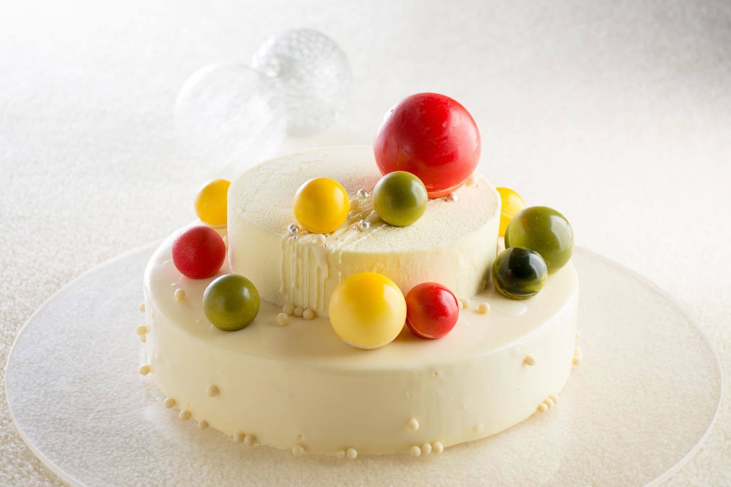 プレミアムケーキ ドリーミング・クリスマス(上段/直径15×高さ4cm、下段/直径24×高さ5cm)¥12,000※1日限定5台、12月19日(火)までの予約制(税込・各種割引対象外)