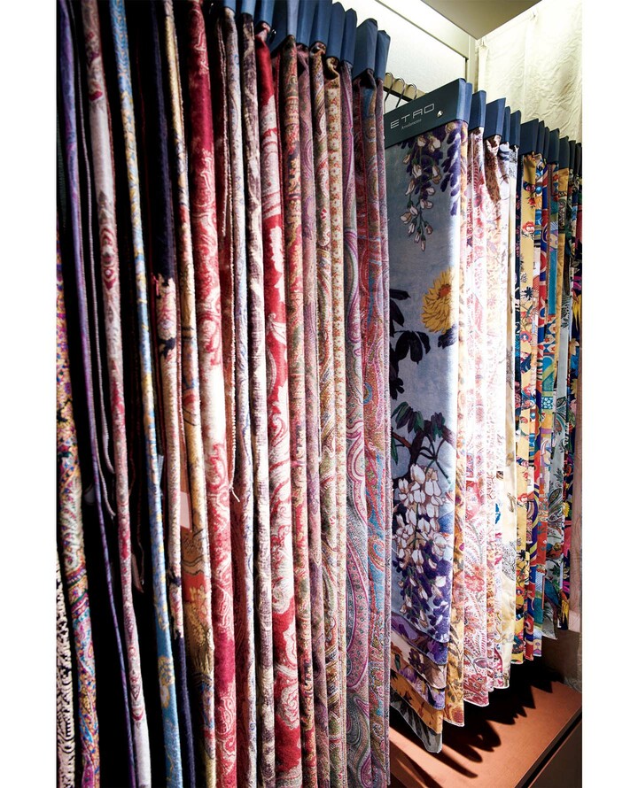 エトロ銀座本店の店内にある『エトロホームテキスタイル』コレクションの生地