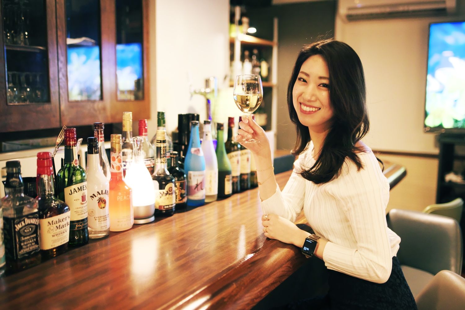 白ワインや甘いカクテルが好きな王城さん。白ワインで乾杯!