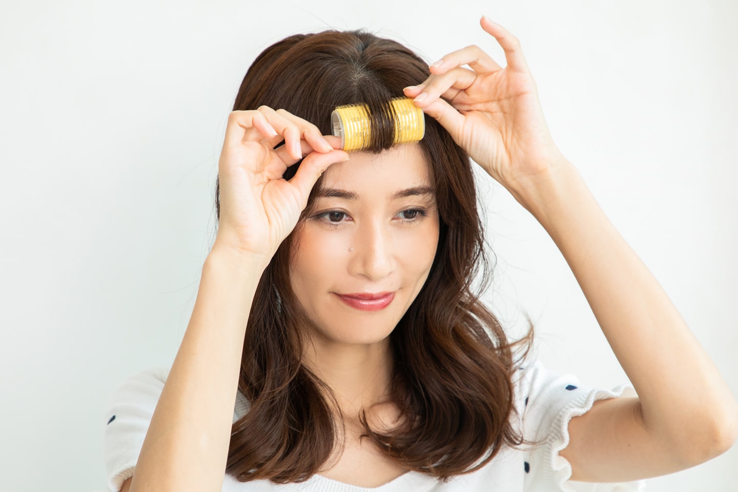 放置時間は約20分。カールが少しつくくらいのイメージで。メイクの間につけておくと効率的。