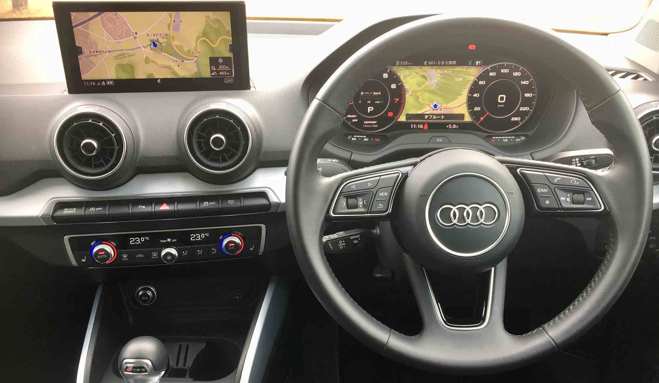 最新の情報・娯楽系システムや安全装備が付く。古いモデルもいいが、運転中の安心感や使い勝手に限れば、最新に勝るものはない。