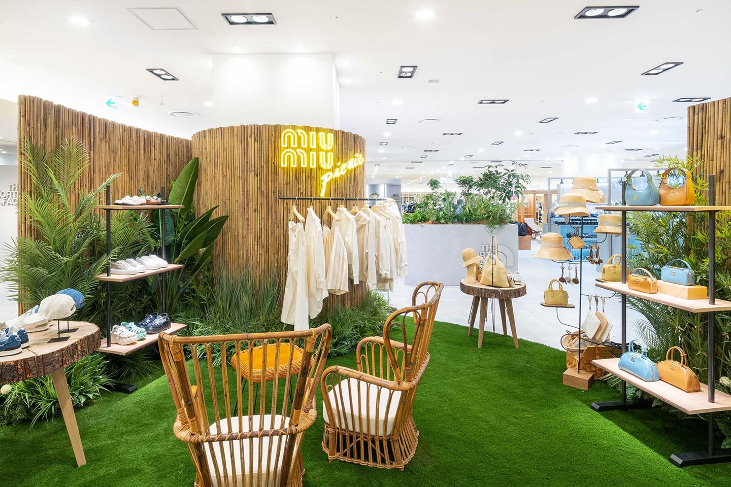 【ミュウミュウ】阪急うめだ本店に“サステナビリティ”をテーマにした新店舗がオープン！ | Precious.jp（プレシャス）
