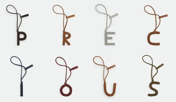 ボッテガ・ヴェネタよりアルファベット チャームが登場!ふっくらイントレチャートのデザイン