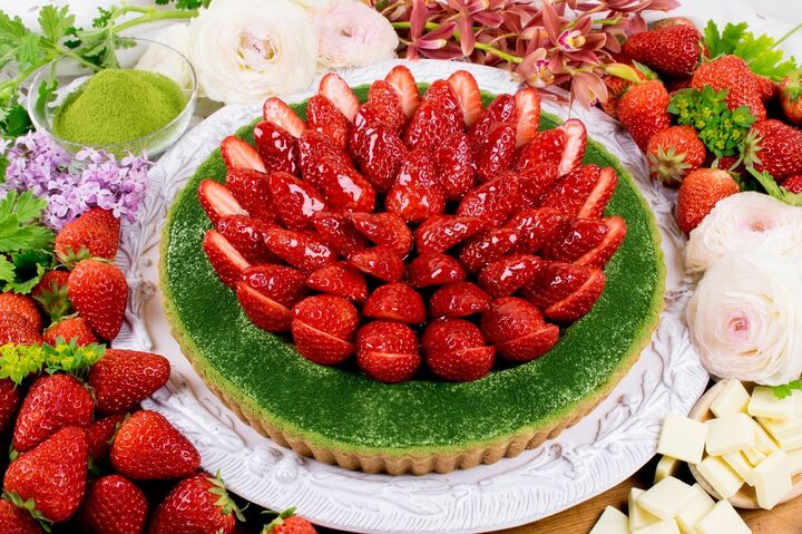 イチゴと抹茶のコントラストも鮮やか！1ピース￥691／ホール[25cm]￥6,588（ともに税込）