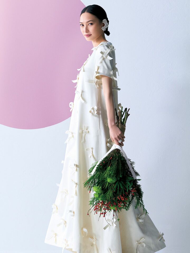 ジルサンダーのドレスを纏った大政絢さん