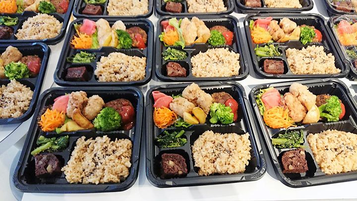 ヘルシーなお弁当のデリバリー(¥1,000~)も大好評