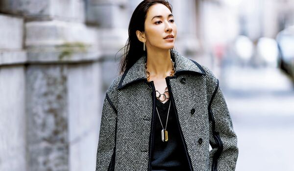 1/13 Tue｜「ジル サンダー」の短めジャケットコート＆２個持ちバッグで車通勤もワーキングタイムも完璧！【365日コーディネート】