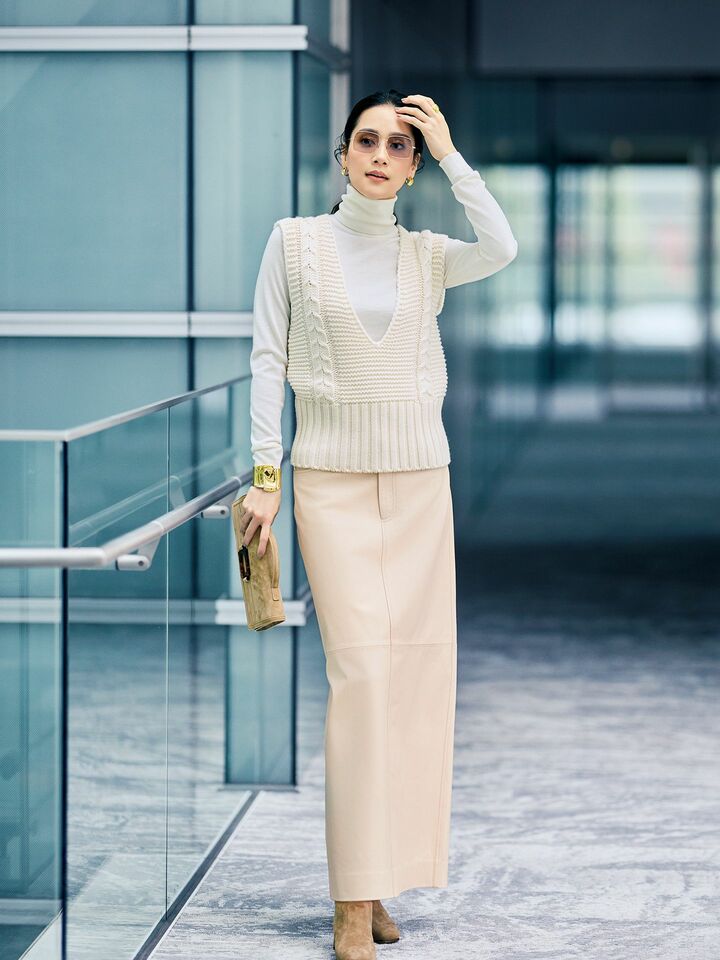 リヴィアナ コンティのスカートを着用したモデルのAtsukoさん