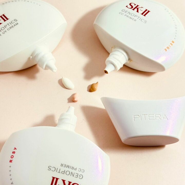 左上から時計回りに、SK-II ジェノプティクス エアリーUV クリーム SPF50+・PA++++ 30g ¥9,900、SK-II ジェノプティクス CC プライマー ナチュラルベージュ SPF50+・PA++++ 30g ¥9,900、SK-II ジェノプティクス CC プライマー ロージーピンク SPF50+・PA++++ 30g ¥9,900(価格はすべて編集部調べ・4月20日全国発売)