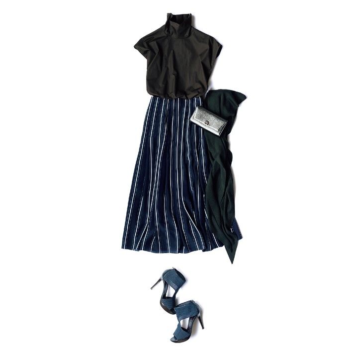 ブラウス・P.59とじスカート・ストール・バッグ『アヌーク ベルトバッグ』[クラッチバッグとして使用]・靴（アクリスジャパン〈アクリス〉）　撮影／佐藤 彩　BY：『Precious10月号』小学館、2020年