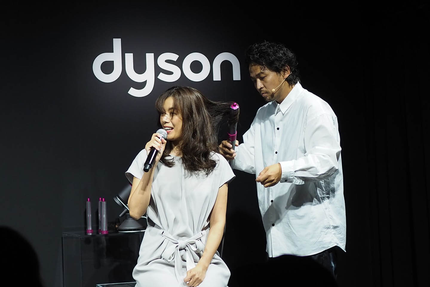 発表会の様子。モデルの中林美和さんも自宅で愛用しているそうです。