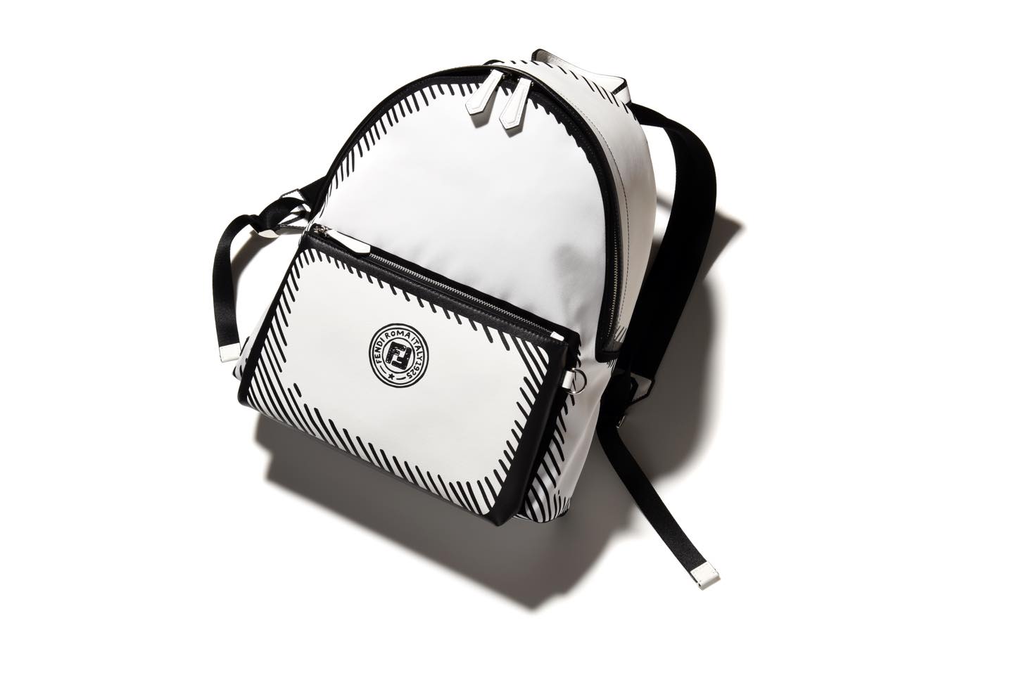 【W34×H40×D20cm】バッグ¥248,000(フェンディ ジャパン)