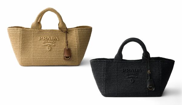 【プラダ】夏旅に活躍する大きめバッグ2選|立体的なロゴの刺繍がさりげなく映えるラージサイズのクロシェトート