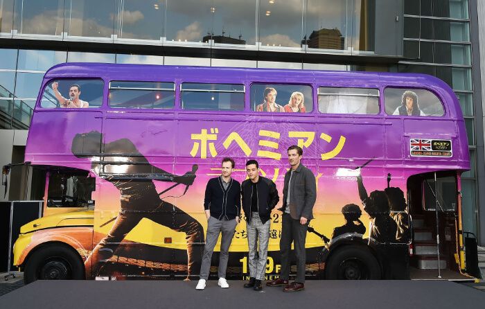 2018年11月8日、TOHOシネマズ六本木ヒルズで行われたジャパンプレミアの記者会見。左からジョゼフ・マゼロ、ラミ・マレック、グウィリム・リー。