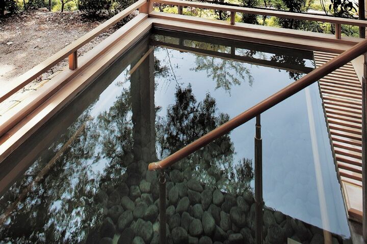 「深湯」の浴槽