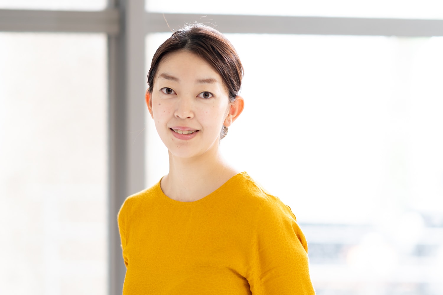 ACQUA aoyama 小室里奈さん。2年前にダイエットをして2ヶ月で7.5㎏も体重を落としたとか。「ジャンクフードなど、体によくないものは口にしないなど食事には気を遣っています」