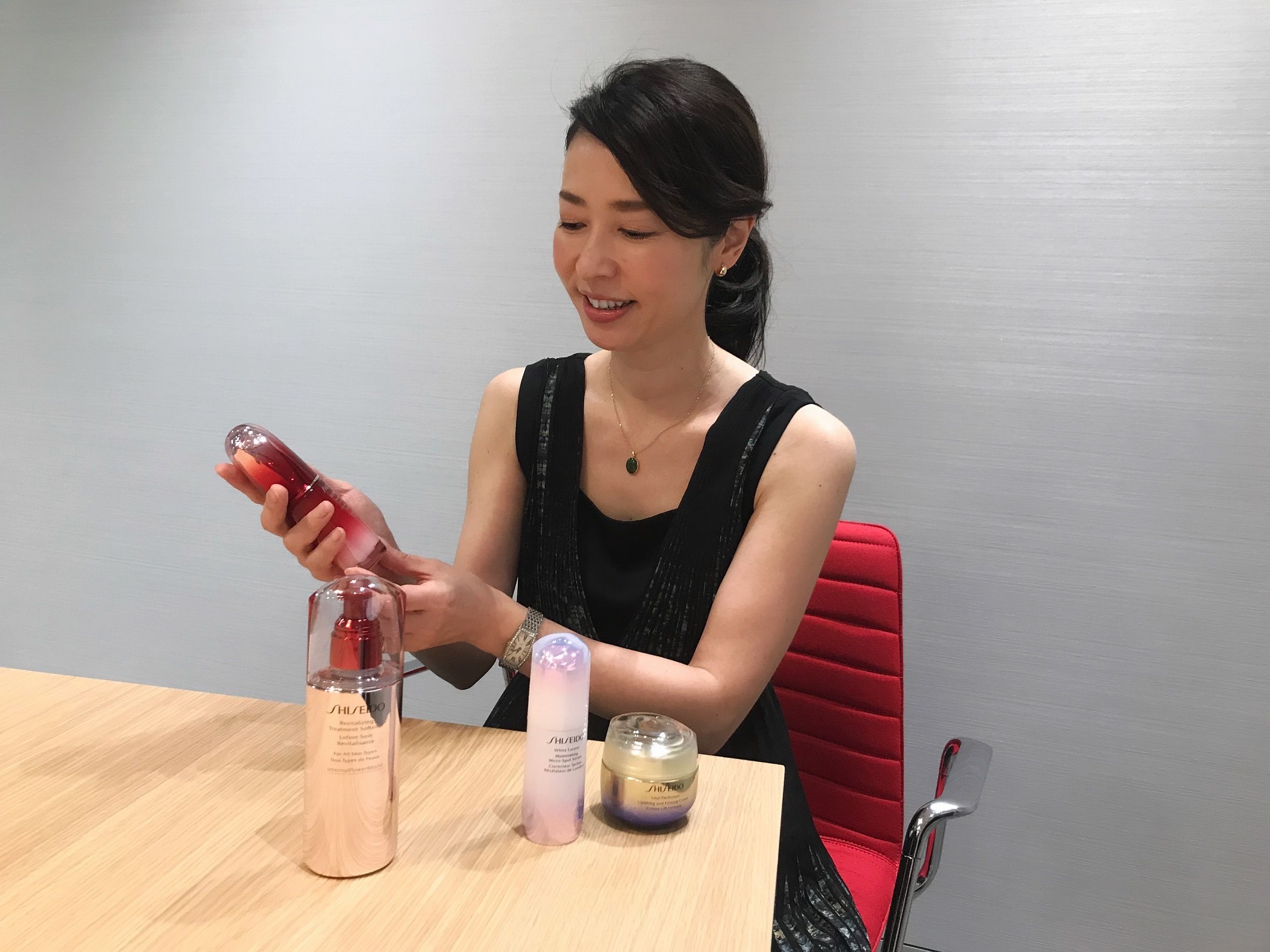 渡邊さんの美しさは「SHISEIDO」商品のライン使いの賜物