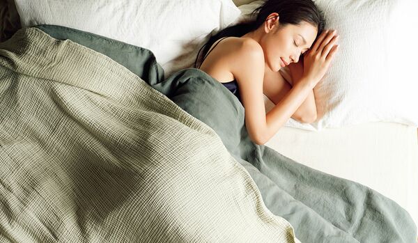 健やかな睡眠を促す夏仕様の「ベッドリネン」｜上質なリネンに包まれる幸せを、素肌で体感したくなる季節