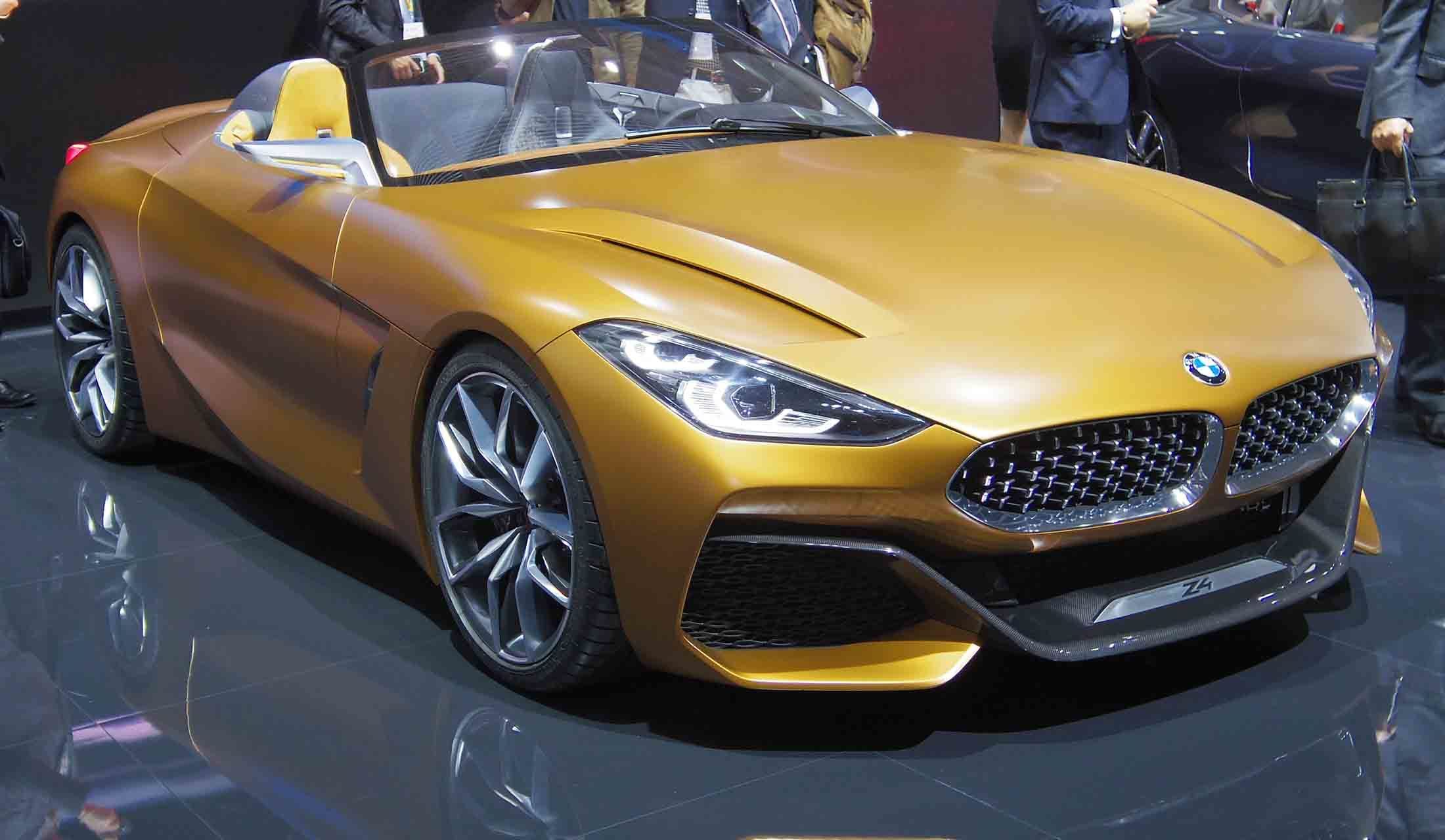 BMW・コンセプトZ4
爽快な走りが味わえる2シーターオープンカーの次期型コンセプト。歴代モデルとは明らかに違う、肉感的でロー&ワイドなスタイリングは、会場でも大いに注目を集めていた。