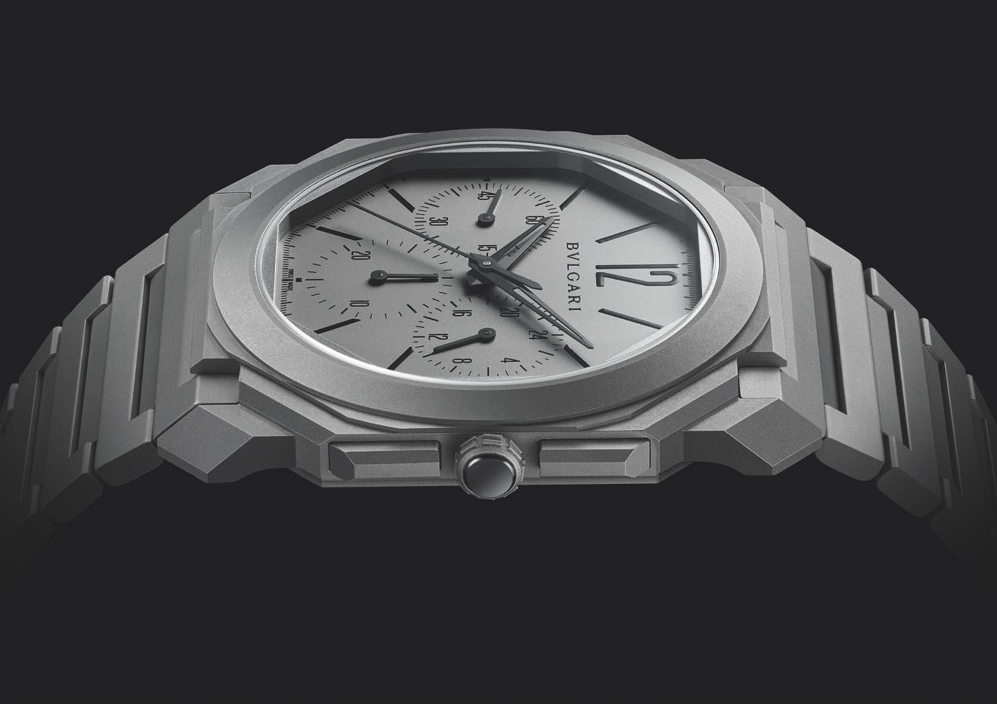『オクト フィニッシモ クロノグラフ GMT オートマティック』の側面