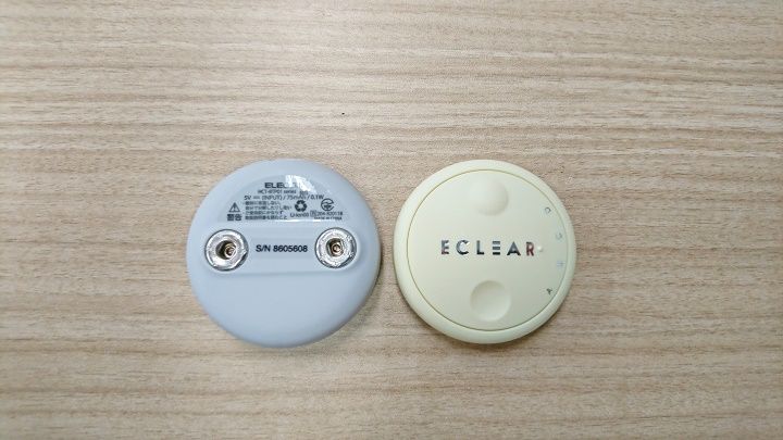エクリア リーンアップには本体が2つ付属しています。表面と裏面はこんな感じ。